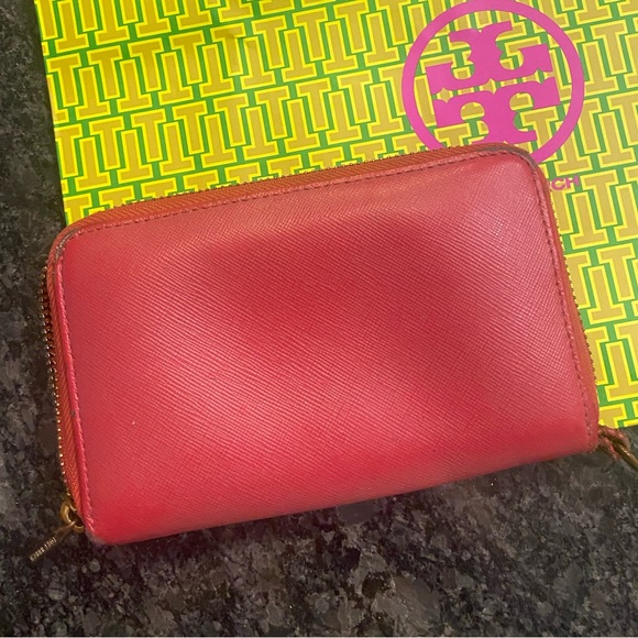 Rare Vintage Pink Tory Burch Robinson Wallet with Gold Emblem✨ - Picture 7 of 8